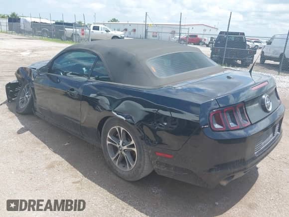2014 Ford Mustang V6 с VIN 1ZVBP8EM5E5243910, выставлен на аукционе IAAI как лот 42648737 с пробегом 251 987 миль миль и . История ставок и продаж доступна на DreamBid. Изображение 3.