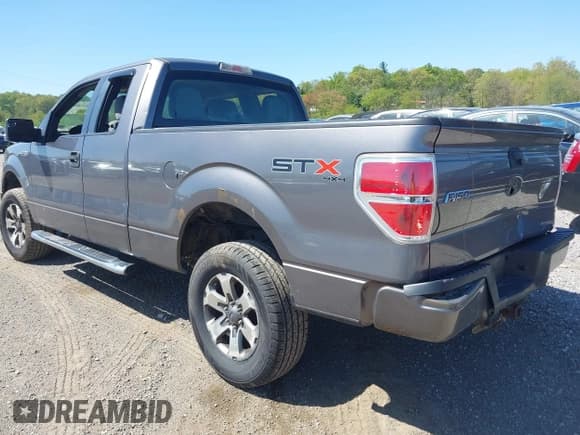 ✅ 2013 Ford F-150 XL • VIN: 1FTFX1EF4DFA13572 • Lot: 42122906. Wystawiony na IAAI z przebiegiem 183 071 mil. Bezpłatny archiwum sprzedaży aukcyjnych z USA i szczegółowy raport historii pojazdu na DreamBid. Zdjęcie 3.