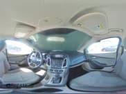 ✅ 2013 Ford Focus SE • VIN: 1FADP3F27DL313211 • Lot: 55248925. Wystawiony na Copart z przebiegiem 134 211 mil. Bezpłatny archiwum sprzedaży aukcyjnych z USA i szczegółowy raport historii pojazdu na DreamBid. Zdjęcie 14.