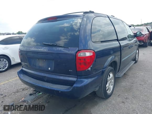 ✅ 2003 Dodge Caravan EX • VIN: 2D4GP74L53R270667 • Lot: 42271242. Listed on IAAI with 275,732 mi. Free auction sales archive from the USA and detailed vehicle history report at DreamBid. Image 4.