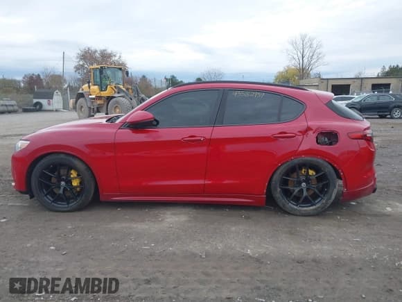 ✅ 2018 Alfa Romeo Stelvio • VIN: ZASFAKAN2J7B95077 • Лот: 43582939. Опубликован ранее на IAAI с пробегом 88 233 миль. Бесплатный доступ к архиву аукционных продаж из США и подробный отчёт об истории автомобиля на DreamBid. Изображение 15.