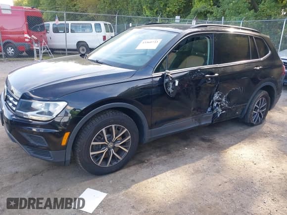 ✅ 2019 Volkswagen Tiguan SE • VIN: 3VV2B7AX6KM150980 • Лот: 43360733. Опубликован ранее на IAAI с пробегом 93 537 миль. Бесплатный доступ к архиву аукционных продаж из США и подробный отчёт об истории автомобиля на DreamBid. Изображение 2.