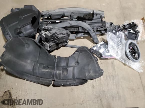 ✅ 2025 Chevrolet Silverado 1500 • VIN: 3GCUKHE83SG131804 • Lot: 90721835. Wystawiony na Copart z przebiegiem 265 mil. Bezpłatny archiwum sprzedaży aukcyjnych z USA i szczegółowy raport historii pojazdu na DreamBid. Zdjęcie 12.