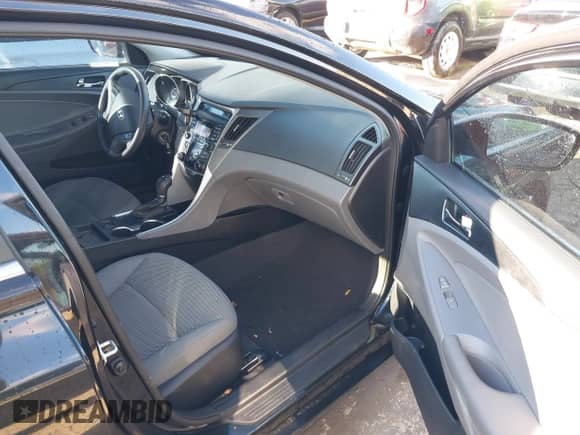 2013 Hyundai Sonata GLS с VIN 5NPEB4AC3DH724063, выставлен на аукционе IAAI как лот 43406189 с пробегом 95 235 миль миль и . История ставок и продаж доступна на DreamBid. Изображение 5.