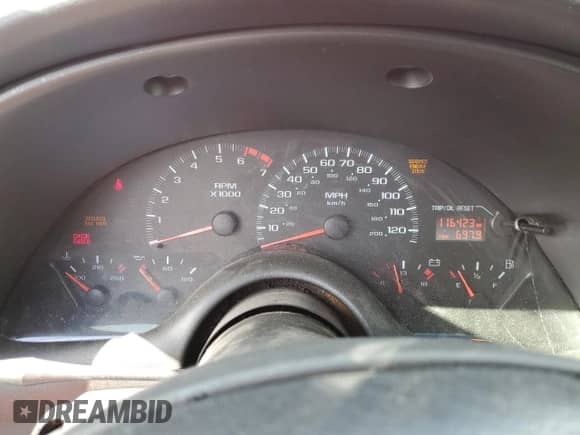 2000 Chevrolet Camaro z VIN 2G1FP22K0Y2170202, wystawiony jako Copart lot #42667735 z przebiegiem 116 423 mil mil oraz Czysty tytuł • Clean title. Historia ofert i sprzedaży dostępna na DreamBid. Obrazek 9.