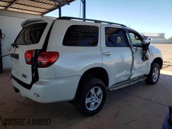 ✅ 2014 Toyota Sequoia Platinum • VIN: 5TDDY5G11ES108038 • Lot: 81698865. Listed on Copart with 199,837 mi. Free auction sales archive from the USA and detailed vehicle history report at DreamBid. Image 3.