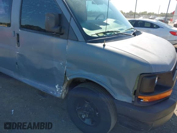 ✅ 2005 Chevrolet Express Cargo • VIN: 1GCGG25V151268275 • Лот: 43158798. Опубликован ранее на IAAI с пробегом 216 031 миль. Бесплатный доступ к архиву аукционных продаж из США и подробный отчёт об истории автомобиля на DreamBid. Изображение 6.