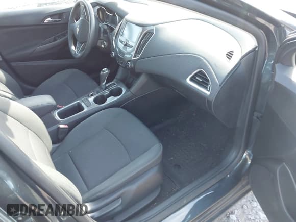 ✅ 2017 Chevrolet Cruze LT • VIN: 3G1BE6SM6HS531133 • Lot: 43536755. Listed on IAAI with 60,613 mi. Free auction sales archive from the USA and detailed vehicle history report at DreamBid. Image 5.