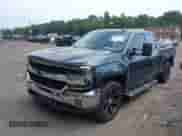2018 Chevrolet Silverado 1500 LT z VIN 1GCRCREH9JZ111046, wystawiony jako IAAI lot #42837741 z przebiegiem 82 591 mil mil oraz . Historia ofert i sprzedaży dostępna na DreamBid. Obrazek 17.