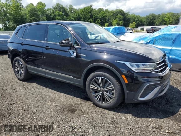 ✅ 2024 Volkswagen Tiguan Wolfsburg Edition • VIN: 3VVAB7AX2RM229276 • Lot: 60845445. Listed on Copart with 859 mi. Free auction sales archive from the USA and detailed vehicle history report at DreamBid. Image 4.