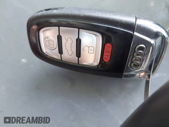 ✅ 2015 Audi A8 4.0T • VIN: WAU32AFD6FN022648 • Лот: 42358142. Опубликован ранее на IAAI с пробегом 103 416 миль. Бесплатный доступ к архиву аукционных продаж из США и подробный отчёт об истории автомобиля на DreamBid. Изображение 11.