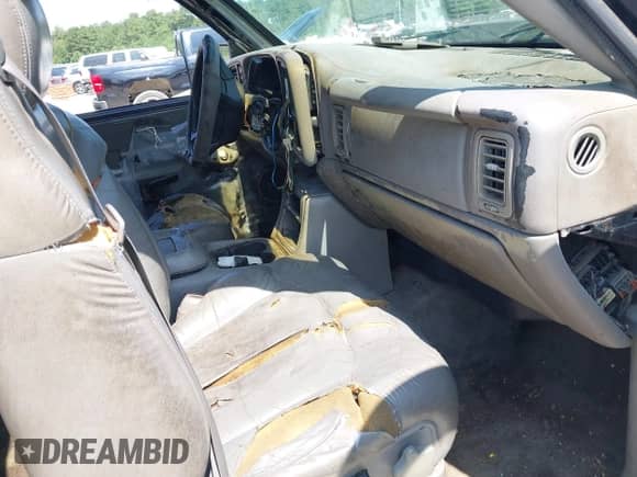 1999 Chevrolet Silverado 1500 LS z VIN 2GCEK19TXX1209019, wystawiony jako IAAI lot #43216391 z przebiegiem Nie podano mil oraz . Historia ofert i sprzedaży dostępna na DreamBid. Obrazek 5.