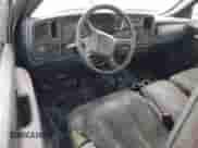 ✅ 2002 Chevrolet Silverado 1500 • VIN: 2GCEK19V221191657 • Lot: 69703294. Wystawiony na Copart z przebiegiem 316 708 mil mil. Skorzystaj z bezpłatnego archiwum sprzedaży aukcyjnych z USA i zobacz szczegółowy raport historii pojazdu na DreamBid. Zdjęcie 8.