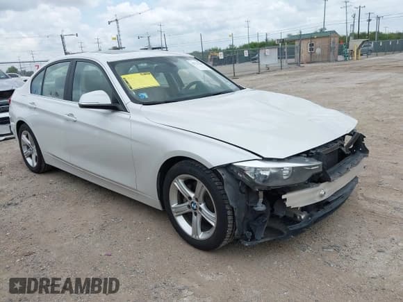 ✅ 2015 BMW 3 Series 328i • VIN: WBA3A5C57FP603958 • Lot: 42722220. Wystawiony na IAAI z przebiegiem 61 009 mil. Bezpłatny archiwum sprzedaży aukcyjnych z USA i szczegółowy raport historii pojazdu na DreamBid. Zdjęcie 1.