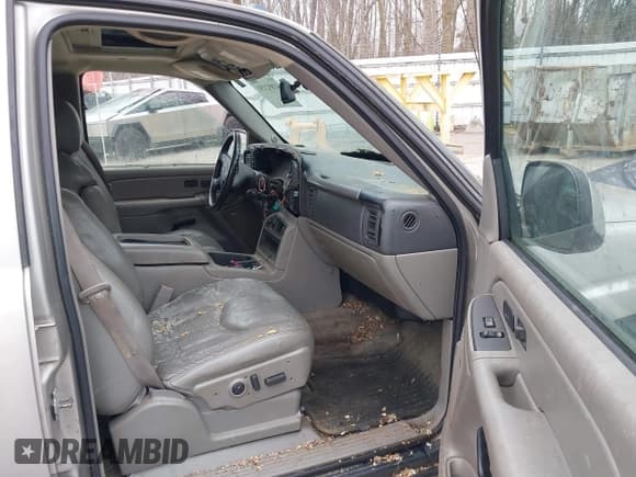 ✅ 2004 Chevrolet Suburban LS • VIN: 3GNFK16Z84G300572 • Лот: 41892151. Опубликован ранее на IAAI с пробегом Не указан. Бесплатный доступ к архиву аукционных продаж из США и подробный отчёт об истории автомобиля на DreamBid. Изображение 5.