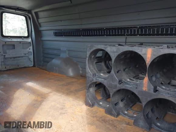 ✅ 2007 GMC Savana • VIN: 1GTHG392771146601 • Лот: 42146340. Опубликован ранее на IAAI с пробегом 313 989 миль. Бесплатный доступ к архиву аукционных продаж из США и подробный отчёт об истории автомобиля на DreamBid. Изображение 7.