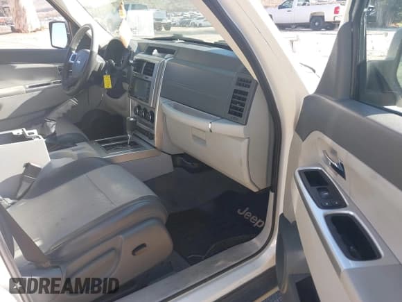 ✅ 2008 Jeep Liberty Limited • VIN: 1J8GP58K58W183250 • Lot: 41665014. Listed on IAAI with 152,146 mi. Free auction sales archive from the USA and detailed vehicle history report at DreamBid. Image 5.