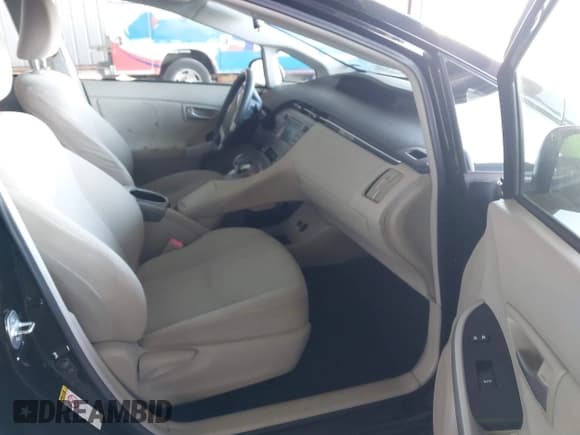 ✅ 2013 Toyota Prius Two • VIN: JTDKN3DU1D0346136 • Lot: 43822898. Listed on IAAI with 184,216 mi. Free auction sales archive from the USA and detailed vehicle history report at DreamBid. Image 5.