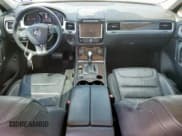 ✅ 2013 Volkswagen Touareg Sport • VIN: WVGEP9BP0DD013339 • Лот: 82204715. Опубликован ранее на Copart с пробегом 159 425 миль. Бесплатный доступ к архиву аукционных продаж из США и подробный отчёт об истории автомобиля на DreamBid. Изображение 8.