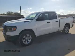 2023 Ram 1500 Tradesman z VIN 1C6RRFCG2PN631569, wystawiony jako Copart lot #45149775 z przebiegiem 24 291 mil mil oraz Czysty tytuł • Clean title. Historia ofert i sprzedaży dostępna na DreamBid. Obrazek 1.