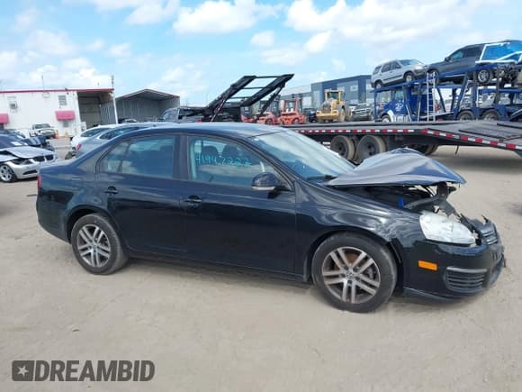 ✅ 2010 Volkswagen Jetta Limited Edition • VIN: 3VWAZ7AJ7AM078474 • Lot: 41945264. Wystawiony na IAAI z przebiegiem 161 362 mil. Bezpłatny archiwum sprzedaży aukcyjnych z USA i szczegółowy raport historii pojazdu na DreamBid. Zdjęcie 13.