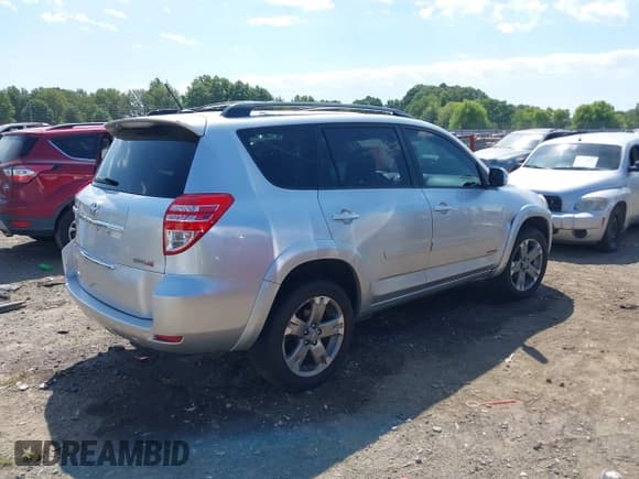 ✅ 2011 Toyota RAV4 Sport • VIN: JTMRF4DV0B5047960 • Lot: 40109646. Wystawiony na IAAI z przebiegiem 132 434 mil. Bezpłatny archiwum sprzedaży aukcyjnych z USA i szczegółowy raport historii pojazdu na DreamBid. Zdjęcie 4.