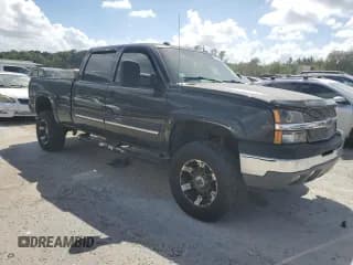 ✅ 2004 Chevrolet Silverado 2500 LS • VIN: 1GCGK23U44F209084 • Lot: 70489105. Wystawiony na Copart z przebiegiem 224 196 mil. Bezpłatny archiwum sprzedaży aukcyjnych z USA i szczegółowy raport historii pojazdu na DreamBid. Zdjęcie 4.