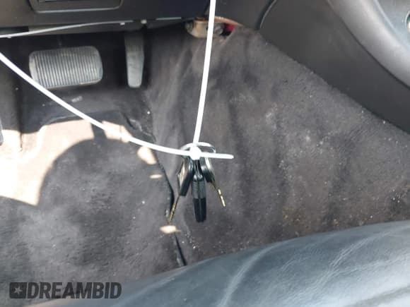 ✅ 1994 Lincoln Mark VIII • VIN: 1LNLM91V0RY638162 • Lot: 42697695. Wystawiony na IAAI z przebiegiem 80 648 mil. Bezpłatny archiwum sprzedaży aukcyjnych z USA i szczegółowy raport historii pojazdu na DreamBid. Zdjęcie 11.