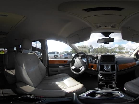 ✅ 2009 Chrysler Town & Country Limited • VIN: 2A8HR64X59R561518 • Lot: 41912572. Wystawiony na IAAI z przebiegiem 165 518 mil. Bezpłatny archiwum sprzedaży aukcyjnych z USA i szczegółowy raport historii pojazdu na DreamBid. Zdjęcie 18.