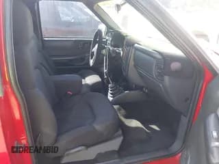 ✅ 2003 Chevrolet S-10 • VIN: 1GCCS19H738283671 • Лот: 41626567. Опубликован ранее на IAAI с пробегом 149 703 миль. Бесплатный доступ к архиву аукционных продаж из США и подробный отчёт об истории автомобиля на DreamBid. Изображение 5.