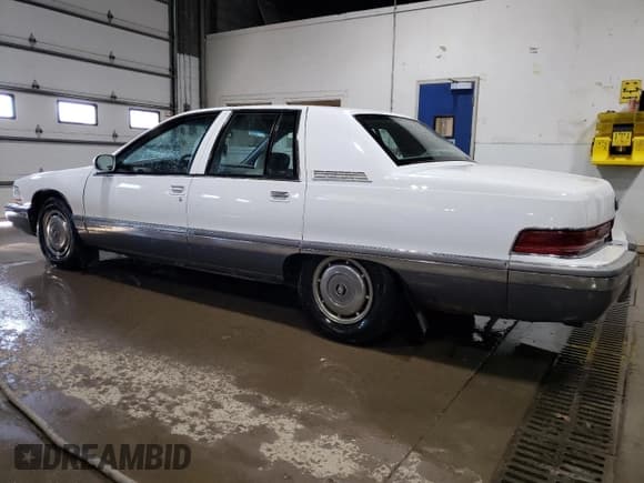 ✅ 1995 Buick Roadmaster • VIN: 1G4BT52P1SR425910 • Lot: 77498994. Wystawiony na Copart z przebiegiem 85 585 mil. Bezpłatny archiwum sprzedaży aukcyjnych z USA i szczegółowy raport historii pojazdu na DreamBid. Zdjęcie 2.