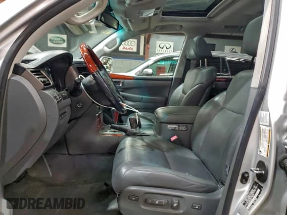 ✅ 2009 Lexus LX 570 • VIN: JTJHY00WX94028584 • Lot: 93940385. Listed on Copart with 212,077 mi. Free auction sales archive from the USA and detailed vehicle history report at DreamBid. Image 7.