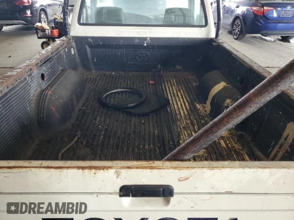 ✅ 1995 Toyota Pickup • VIN: JT4RN81A4S5207818 • Lot: 68381985. Wystawiony na Copart z przebiegiem 254 035 mil. Bezpłatny archiwum sprzedaży aukcyjnych z USA i szczegółowy raport historii pojazdu na DreamBid. Zdjęcie 10.