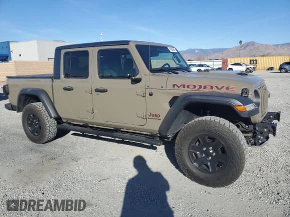 ✅ 2020 Jeep Gladiator Mojave • VIN: 1C6JJTEG6LL209312 • Lot: 41886445. Listed on Copart with 66,247 mi. Free auction sales archive from the USA and detailed vehicle history report at DreamBid. Image 4.