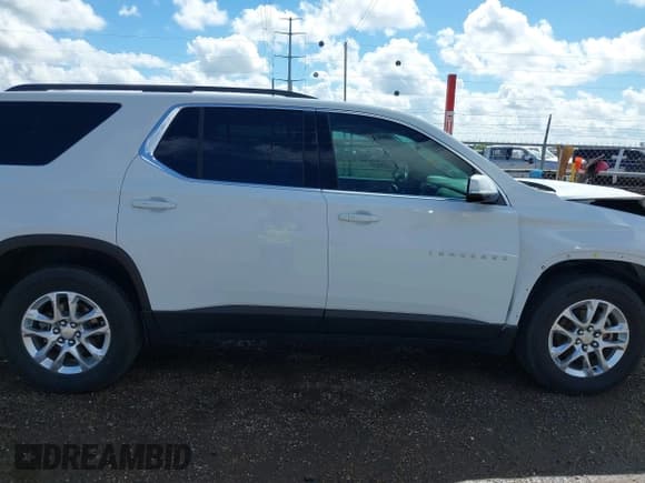 ✅ 2019 Chevrolet Traverse LT Cloth • VIN: 1GNERGKW9KJ201082 • Lot: 43286205. Wystawiony na IAAI z przebiegiem 101 797 mil. Bezpłatny archiwum sprzedaży aukcyjnych z USA i szczegółowy raport historii pojazdu na DreamBid. Zdjęcie 13.