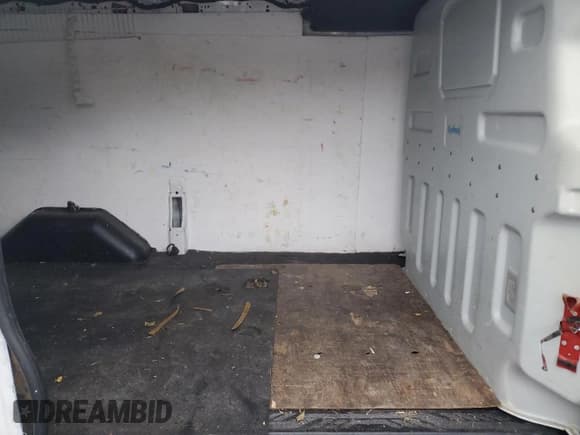 ✅ 2018 Ford Transit • VIN: 1FTYE1ZM3JKA81596 • Лот: 91465585. Опубликован ранее на Copart с пробегом 110 757 миль. Бесплатный доступ к архиву аукционных продаж из США и подробный отчёт об истории автомобиля на DreamBid. Изображение 10.