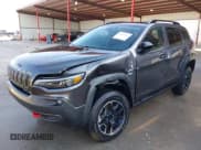 ✅ 2023 Jeep Cherokee Trailhawk • VIN: 1C4PJMBN0PD111937 • Lot: 43347414. Wystawiony na IAAI z przebiegiem 31 847 mil. Bezpłatny archiwum sprzedaży aukcyjnych z USA i szczegółowy raport historii pojazdu na DreamBid. Zdjęcie 19.