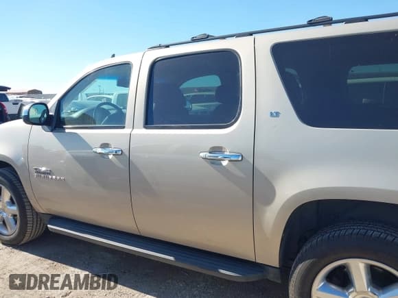 ✅ 2012 Chevrolet Suburban LT • VIN: 1GNSKJE77CR302438 • Lot: 43601904. Listed on IAAI with 162,986 mi. Free auction sales archive from the USA and detailed vehicle history report at DreamBid. Image 14.