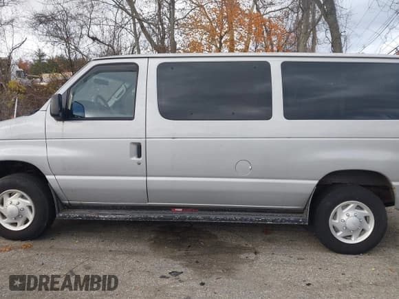 ✅ 2006 Ford Econoline Passenger XL • VIN: 1FBNE31L06DA61632 • Lot: 43675471. Wystawiony na IAAI z przebiegiem 104 764 mil. Bezpłatny archiwum sprzedaży aukcyjnych z USA i szczegółowy raport historii pojazdu na DreamBid. Zdjęcie 14.