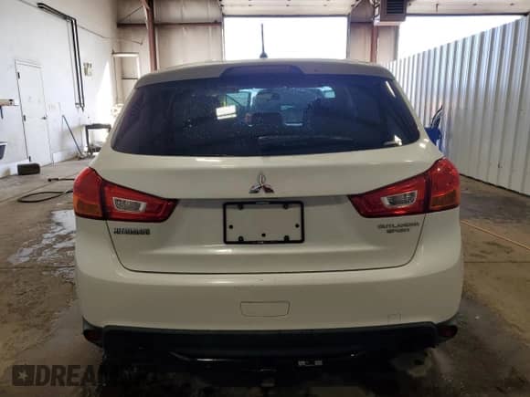 2015 Mitsubishi Outlander ES с VIN 4A4AR3AU7FE030534, выставлен на аукционе Copart как лот 86246785 с пробегом 97 597 миль миль и Списание • Salvage title. История ставок и продаж доступна на DreamBid. Изображение 6.