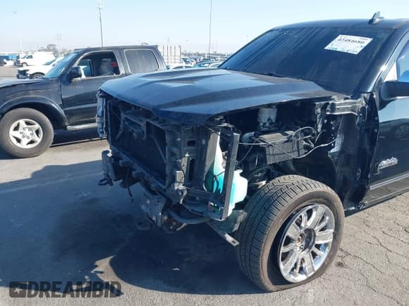 ✅ 2016 Chevrolet Silverado 1500 High Country • VIN: 3GCUKTEJ0GG133927 • Lot: 43484680. Wystawiony na IAAI z przebiegiem 101 374 mil. Bezpłatny archiwum sprzedaży aukcyjnych z USA i szczegółowy raport historii pojazdu na DreamBid. Zdjęcie 6.