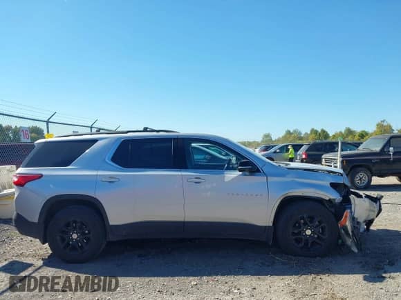 2019 Chevrolet Traverse LT Cloth z VIN 1GNEVGKW7KJ156185, wystawiony jako IAAI lot #43339808 z przebiegiem 84 558 mil mil oraz . Historia ofert i sprzedaży dostępna na DreamBid. Obrazek 14.