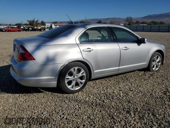 ✅ 2012 Ford Fusion SE • VIN: 3FAHP0HG1CR323290 • Лот: 82670035. Опубликован ранее на Copart с пробегом 121 839 миль. Бесплатный доступ к архиву аукционных продаж из США и подробный отчёт об истории автомобиля на DreamBid. Изображение 3.