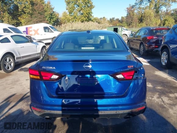 ✅ 2024 Nissan Altima SR • VIN: 1N4BL4CVXRN351146 • Lot: 43506149. Listed on IAAI with 34,068 mi. Free auction sales archive from the USA and detailed vehicle history report at DreamBid. Image 17.