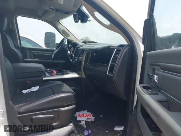 ✅ 2018 Ram 2500 Big Horn • VIN: 3C6UR5DL8JG341532 • Lot: 42259456. Listed on IAAI with 184,762 mi. Free auction sales archive from the USA and detailed vehicle history report at DreamBid. Image 5.