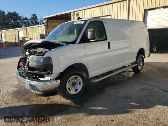 ✅ 2024 GMC Savana Cargo • VIN: 1GTW7AFP7R1232845 • Lot: 87463205. Wystawiony na Copart z przebiegiem 14 197 mil. Bezpłatny archiwum sprzedaży aukcyjnych z USA i szczegółowy raport historii pojazdu na DreamBid. Zdjęcie 1.