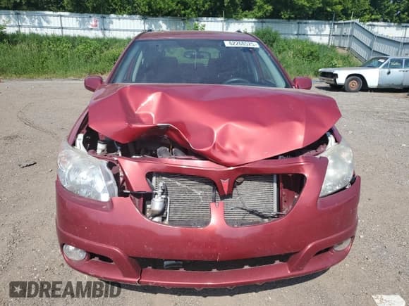 ✅ 2005 Pontiac Vibe • VIN: 5Y2SL63895Z432464 • Lot: 62268525. Wystawiony na Copart z przebiegiem 136 009 mil. Bezpłatny archiwum sprzedaży aukcyjnych z USA i szczegółowy raport historii pojazdu na DreamBid. Zdjęcie 5.