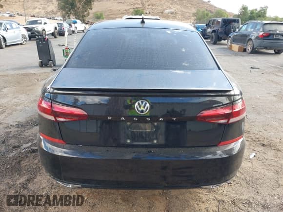✅ 2022 Volkswagen Passat R-Line • VIN: 1VWMA7A34NC000165 • Лот: 41251461. Опубликован ранее на IAAI с пробегом 61 123 миль. Бесплатный доступ к архиву аукционных продаж из США и подробный отчёт об истории автомобиля на DreamBid. Изображение 16.