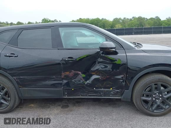 ✅ 2023 Chevrolet Blazer LT • VIN: 3GNKBCR44PS134997 • Lot: 42212064. Listed on IAAI with 99,999 mi. Free auction sales archive from the USA and detailed vehicle history report at DreamBid. Image 17.