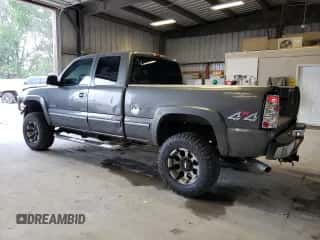 1999 Chevrolet Silverado 2500 LS с VIN 1GCGK29U7XE183016, выставлен на аукционе Copart как лот 54603234 с пробегом 198 885 миль миль и Списание • Salvage title. История ставок и продаж доступна на DreamBid. Изображение 2.